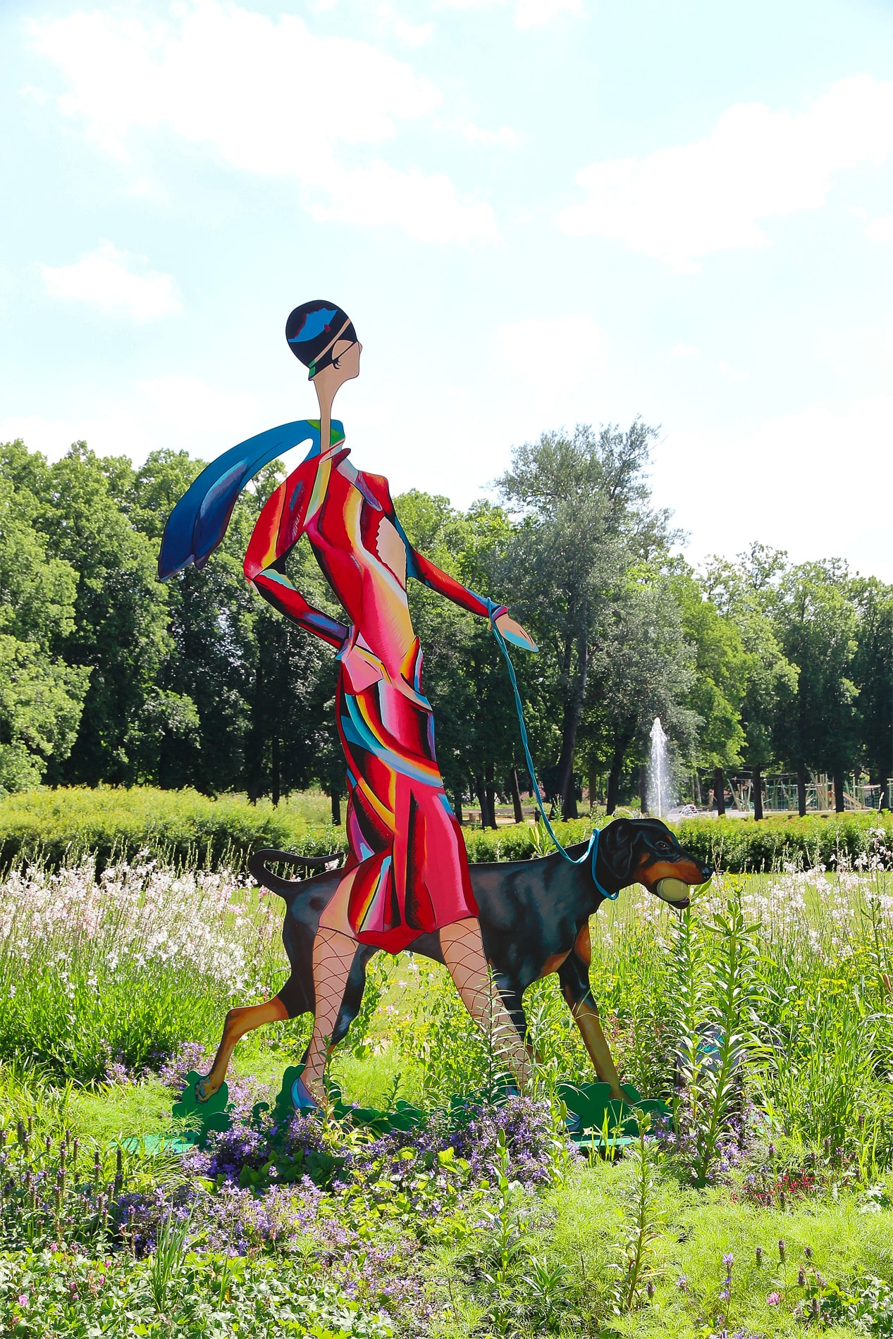 Carolin Okon Skulptur aus Stahl Dame mit Dobermann in Apolda